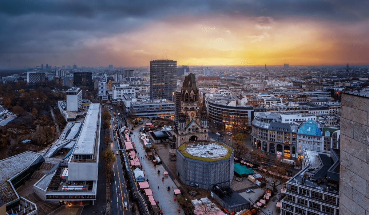 Berlin Breitscheidplatz mit dem Europa-Center.png