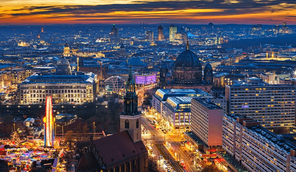 Berlin Kudamm mit Geschäften zu Weihnachten von oben fotografiert