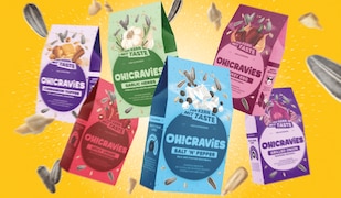 CRAVIES Packungen vor gelbem Hintergrund
