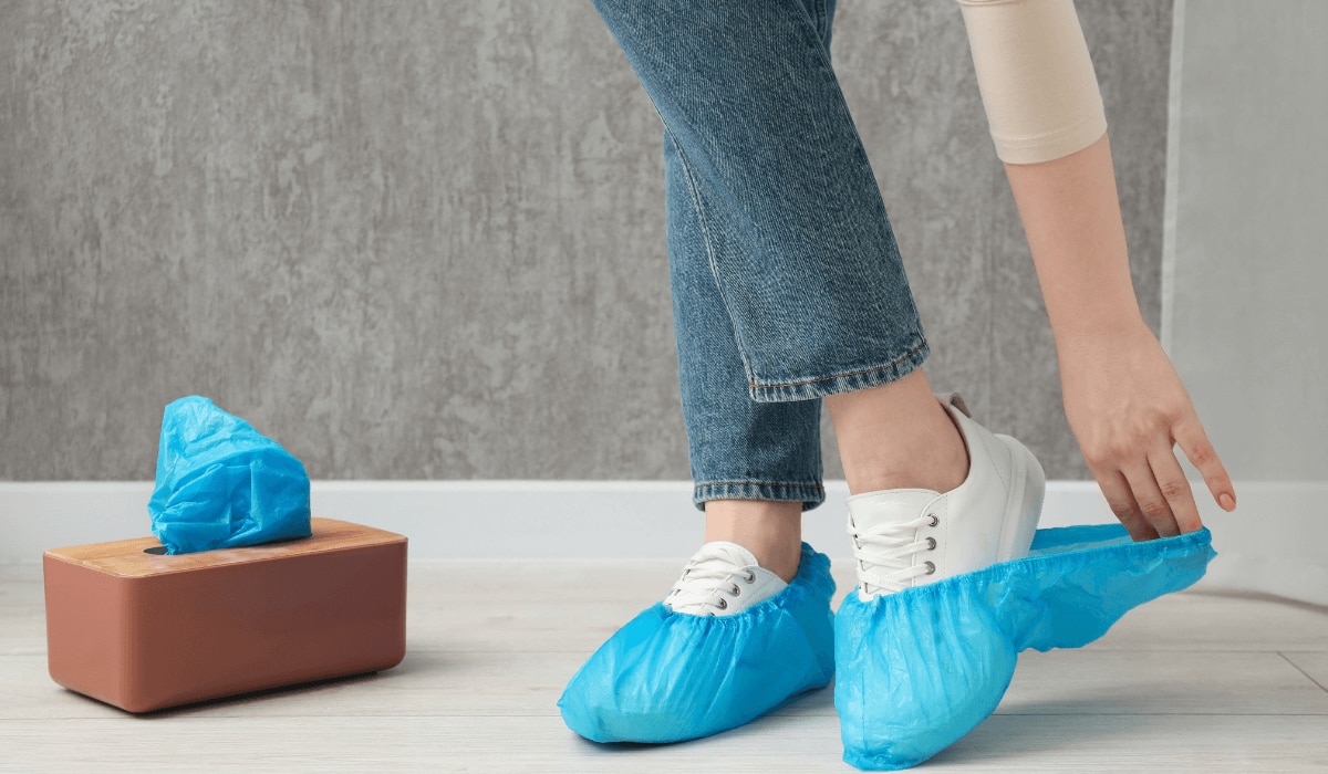 Wo kann man Schuhüberzieher kaufen? Infos zu dm, OBI & Co