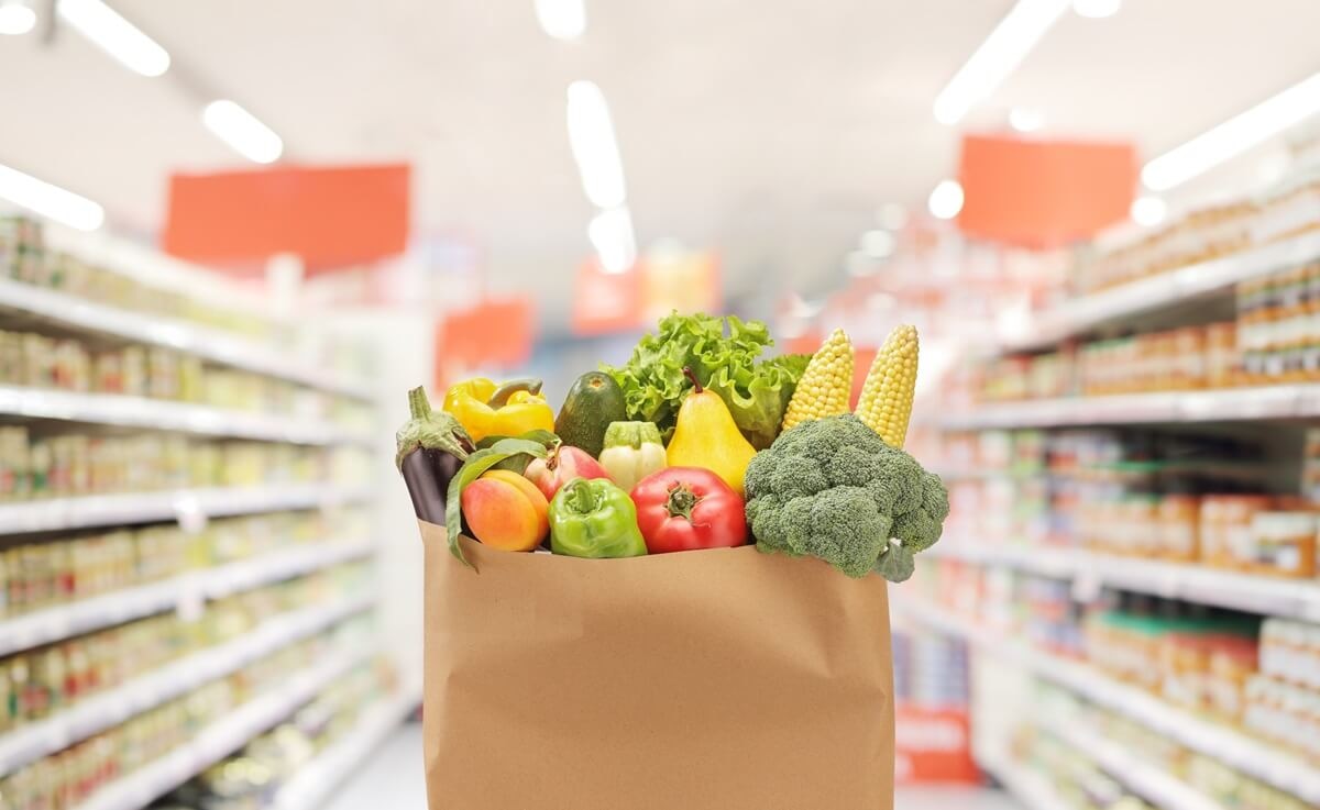 Einkaufstüte im Supermarkt