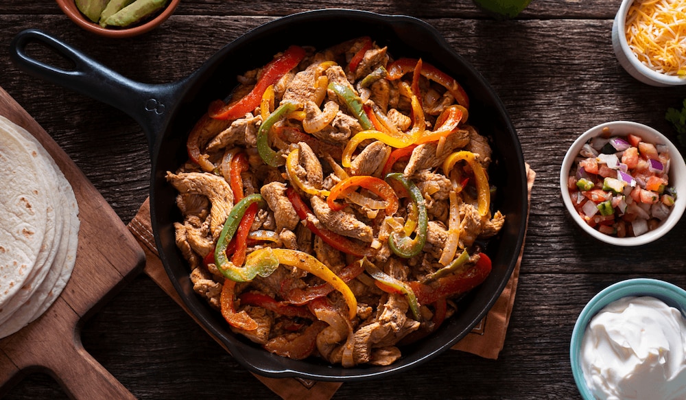 Selbstgemachte Fajitas mit Hähnchenfleisch