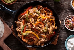 Selbstgemachte Fajitas mit Hähnchenfleisch