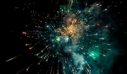 Grünes Feuerwerk in der Silvesternacht
