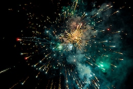 Grünes Feuerwerk in der Silvesternacht