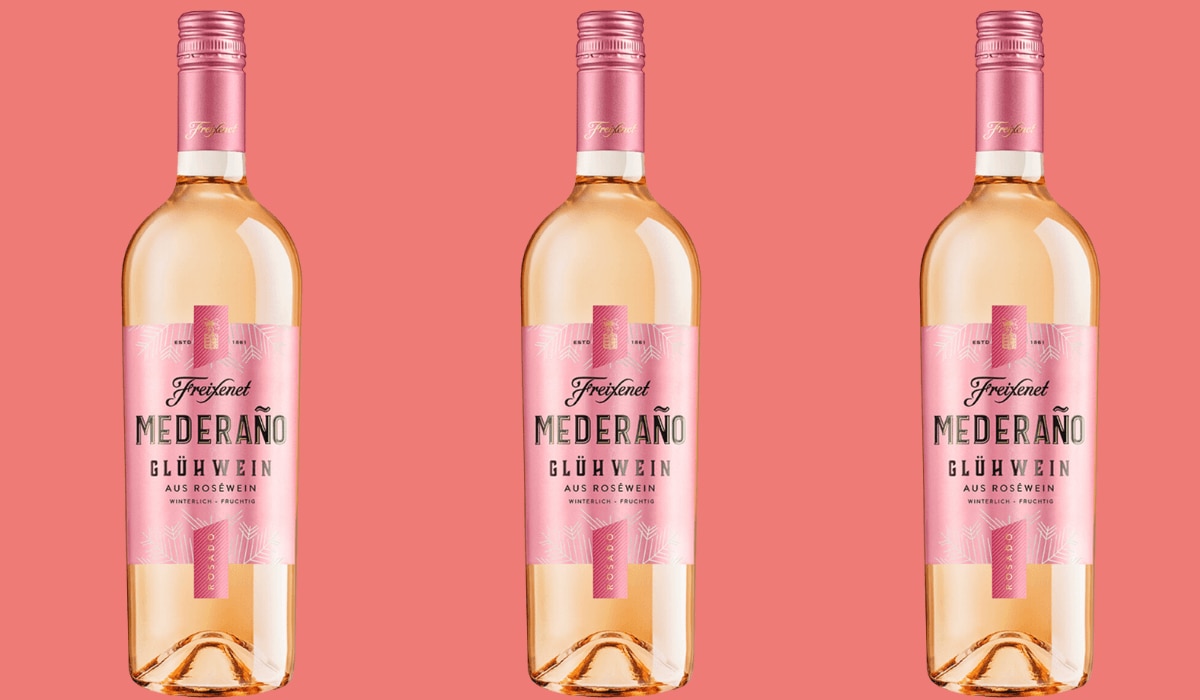 Freixenet Mederano Glühwein Rose 2024 Packshots vor pinkem Hintergrund