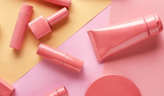 Jetzt aktuellen Artikel „Wo kann man KU2 cosmetics kaufen? Infos zu Douglas, dm, & Co. ” lesen Wo kann man KU2 cosmetics kaufen? Infos zu Douglas, dm, & Co.