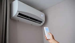 Stiftung Warentest 2025: Mit diesem Gerät kommt ihr kühl durch den Sommer!