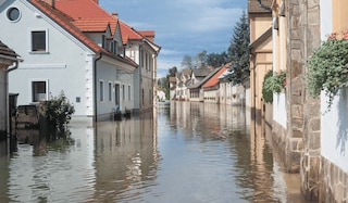 XXXLutz bietet Hochwasser-Soforthilfe: Schnelle Unterstützung für Betroffene