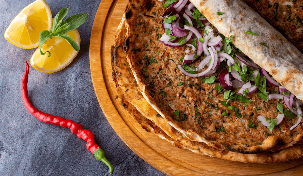 Lahmacun mit Chili und Zwiebeln