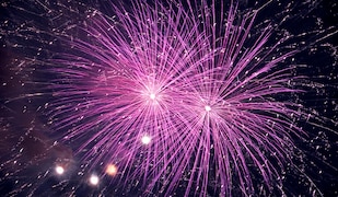 rosfarbenes Feuerwerk