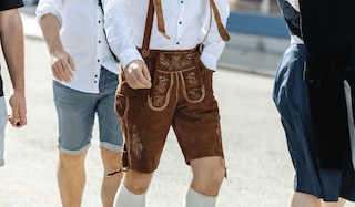 Wo kann man günstig Lederhosen für das Oktoberfest kaufen? Händler & Angebote entdecken!