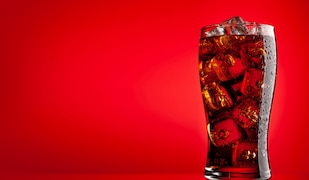 McDonald's Coca-Cola® Gläser 2024: Limitiertes GLOW IN THE DARK Glas sichern!