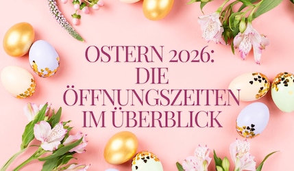 Ostereier mit Glitzer und Frühnlingsblumen vor rosa Hintergrund mit Schrift zu Oster-Öffnungszeiten