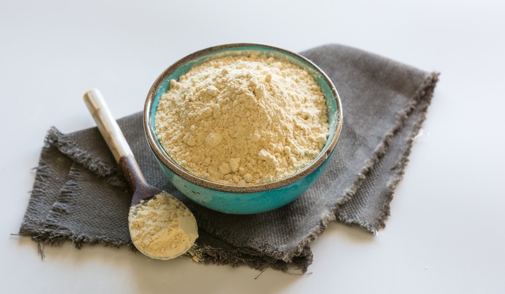 Seitan Fix Pulver in einer Schüssel mit Löffel