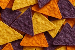 Tortilla Chips im drei verschiedenen Farben