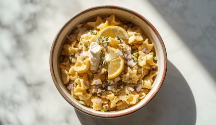 Nudelsalat mit Zitrone und Ricotta