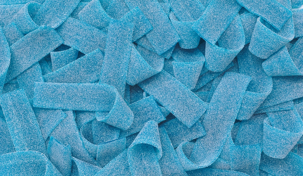 blaue Fruchtgummis in Streifen