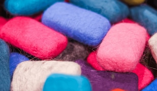 bunte Ako Pads auf einem Haufen