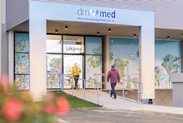 Eingang zur dm Apotheke in Bor