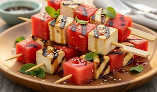 Gegrillte Wassermelonen-Tofu-Spieße: Unser Sommer-Rezept!