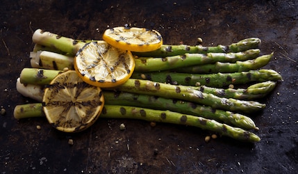 Gebratener Spargel - einfaches Rezept aus der Pfanne!