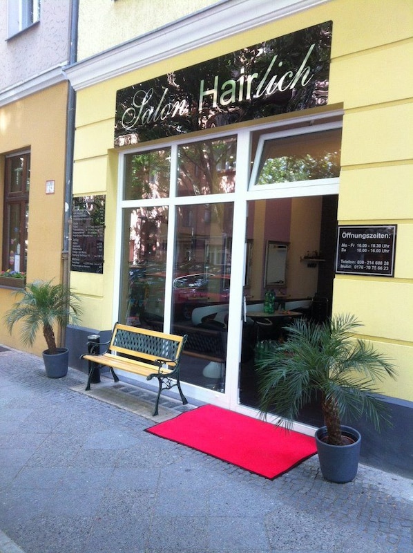 Der Salon "Hairlich" in Berlin Schöneberg Salon "Hairlich" Gleditschstr.38 Schöneberg, Berlin / via facebook