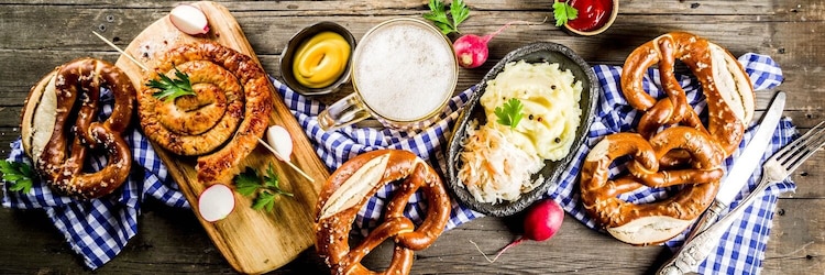 Oktoberfest Produkte: Diese Lebensmittel sorgen für Oktoberfest-Stimmung zu Hause