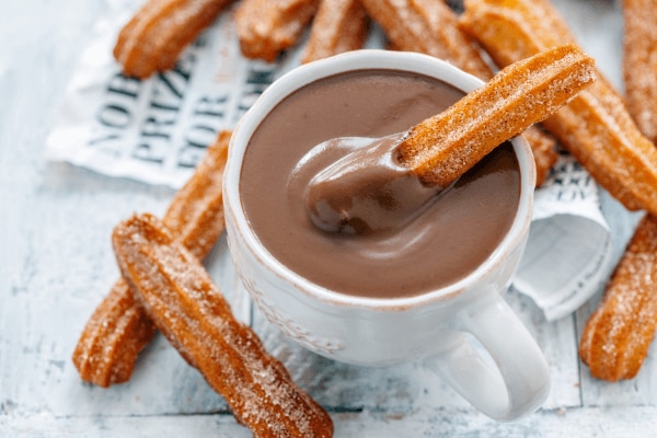 Fertige Churros mit Nutella Dip