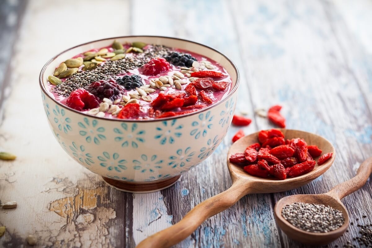 Für den Osterbrunch: Smoothie Bowl mit Gojibeeren