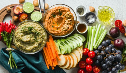 Die beliebtesten Dips aus dem Thermomix: Dattel-Dip, Guacamole & Rote-Bete-Hummus