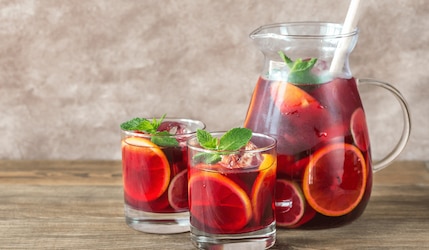 Sangria selber machen - Das Rezept für die spanische Bowle