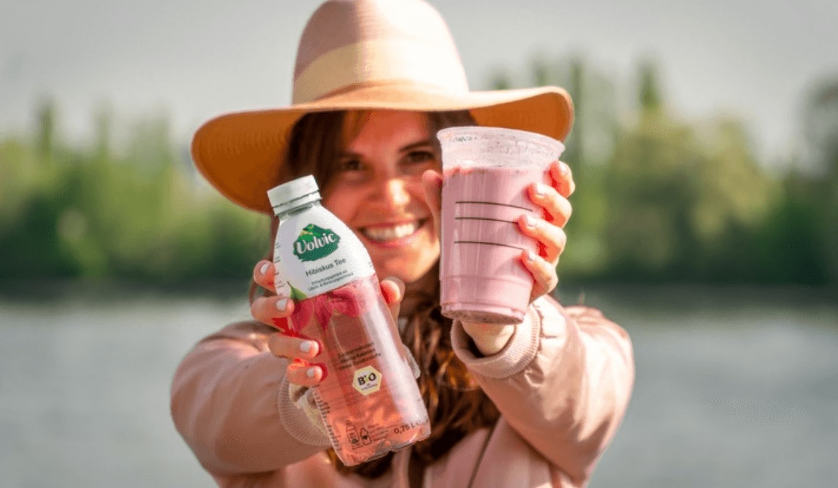 TikTok Pink Drink und Volvic Biotee Hibiskus