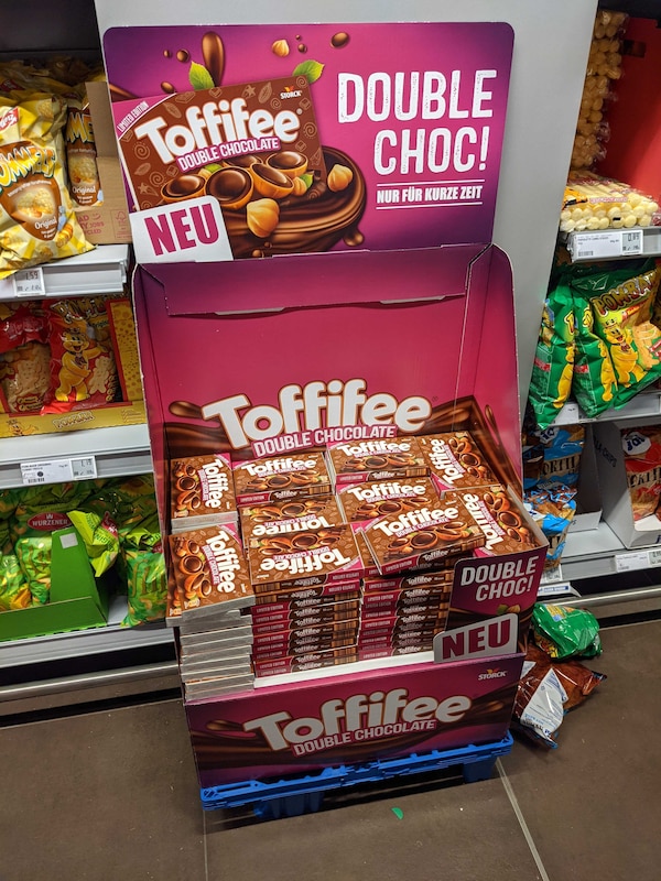 toffifee double chocolate aufsteller im REWE Supermarkt