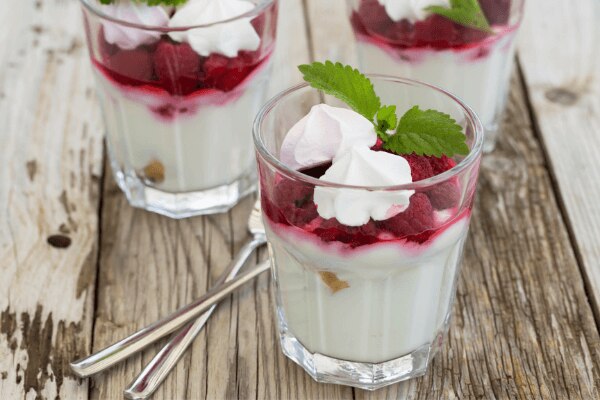 Himbeer Baiser Dessert