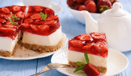 Strawberry Cheesecake mit weißer Schokolade - Das Rezept ohne Backen