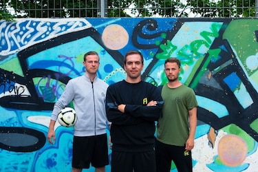 Philipp Lahm präsentiert freekickerz Fußball-Ausrüstung bei ALDI