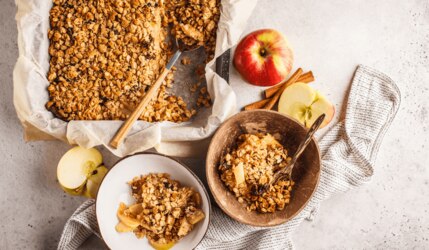 Rezept für herbstlichen Apple Crumble mit Zimt und Salted Caramel