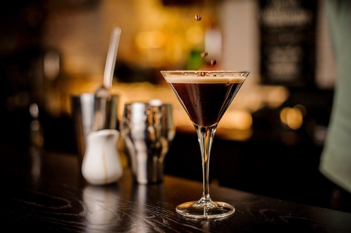 Espresso Martini zubereiten