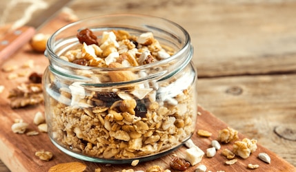 Rezept für süß-salziges Granola - Das leckerste Knuspermüsli aller Zeiten!