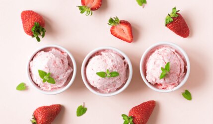 Cremissimo Mascarpone Waldfrucht mit Pistazienstücken