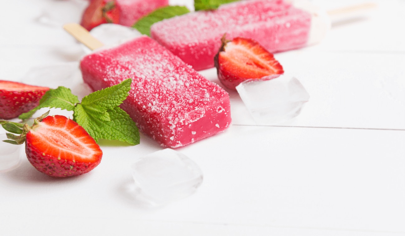 Erdbeer Popsicles Rezept: Das fruchtige Eis am Stiel
