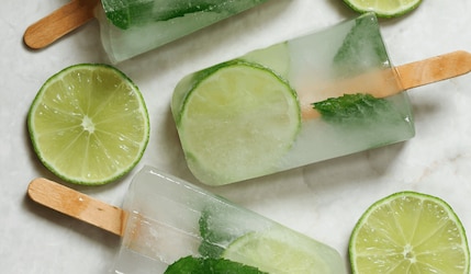 Mojito-Eis am Stiel: Unser Rezept für das Cocktail-Eis