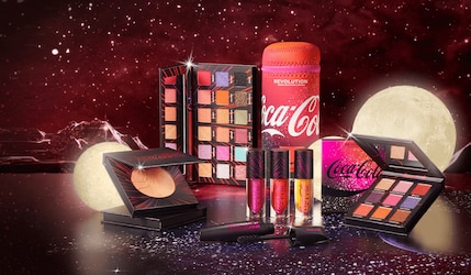 Die Kollektion von Revolution Beauty und Coca-Cola