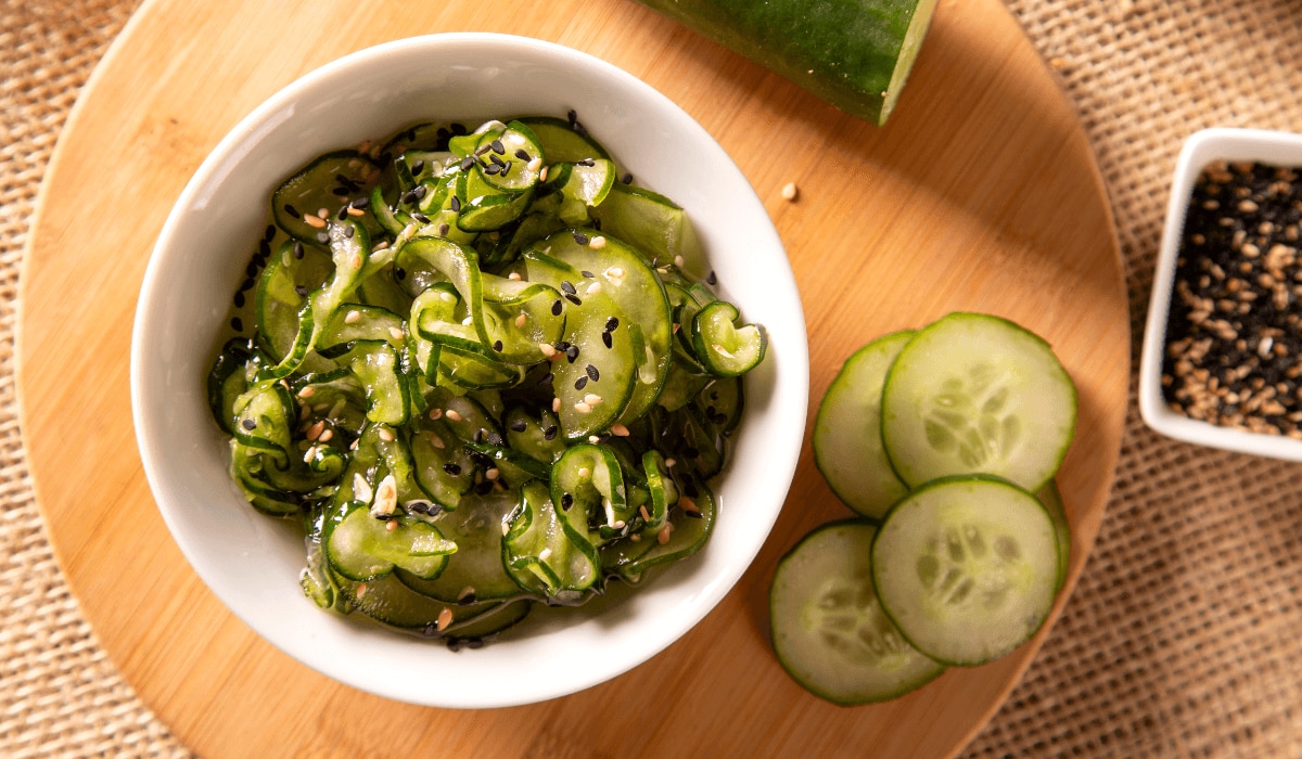 Süß-Saurer Gurkensalat mit Sesam-1