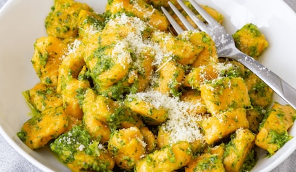 Süßkartoffel Gnocchi mit Pesto