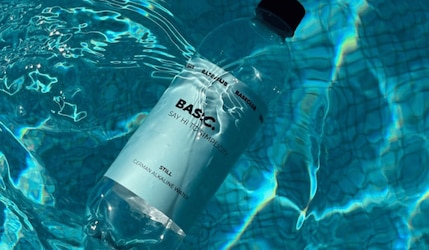 Alkaline Water von The Base Club: Basisch hergestelltes Wasser