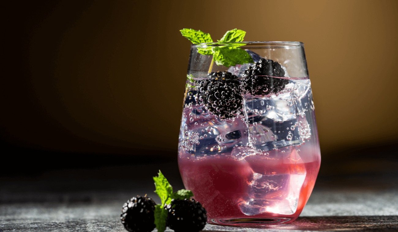 Wild Berry Mocktail: Rezept für den alkoholfreien Brombeer-Cocktail