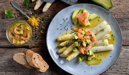 Rezept für Spargel mit Lachs in Zitronensauce