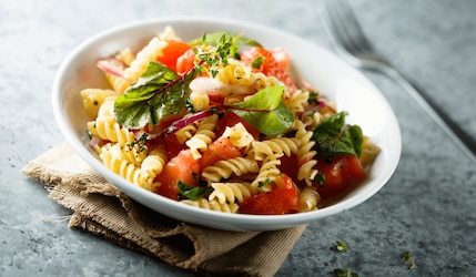 Einfaches Rezept für BLT-Nudelsalat